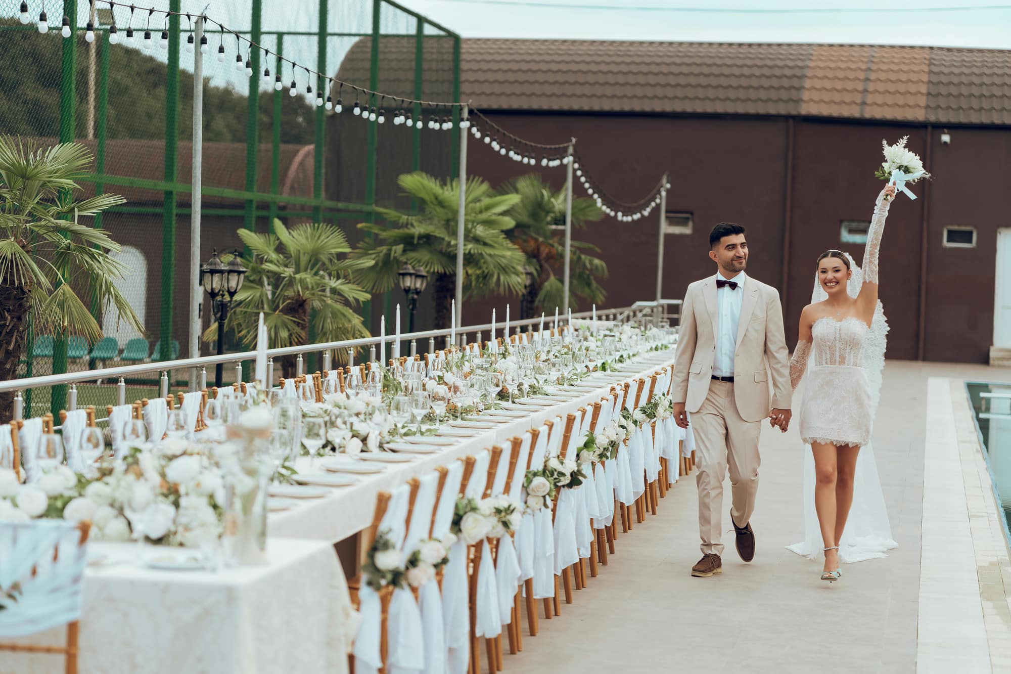 Brautpaar bei einer Hochzeit — Adviceworx Wedding gestaltet die Einladung als Website